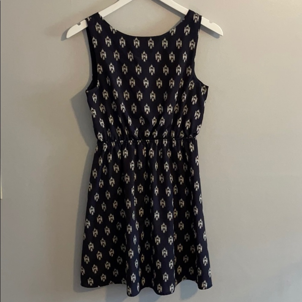 Blue patterned sleeveless blouse
